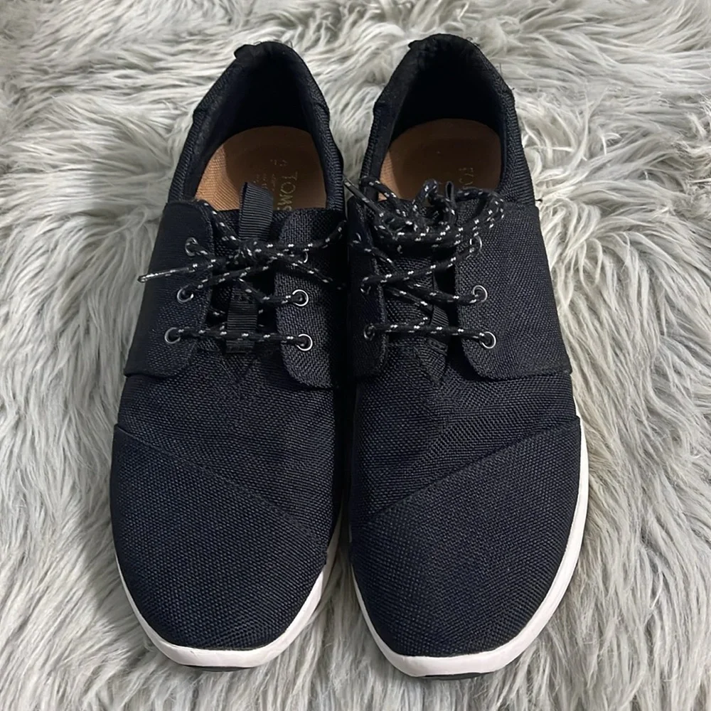 Toms Men's Black and White Sneakers